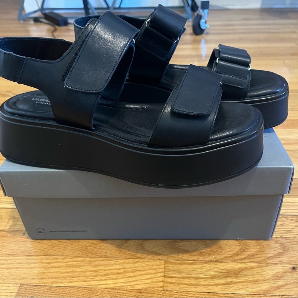 Vagabond Sandals model Courtney